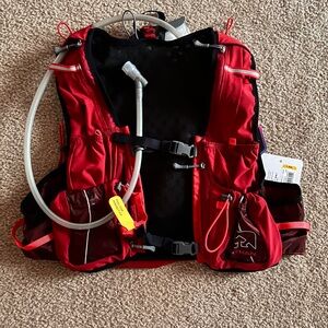 New with tags - Nathan VaporAir 2.0 7L XS-M